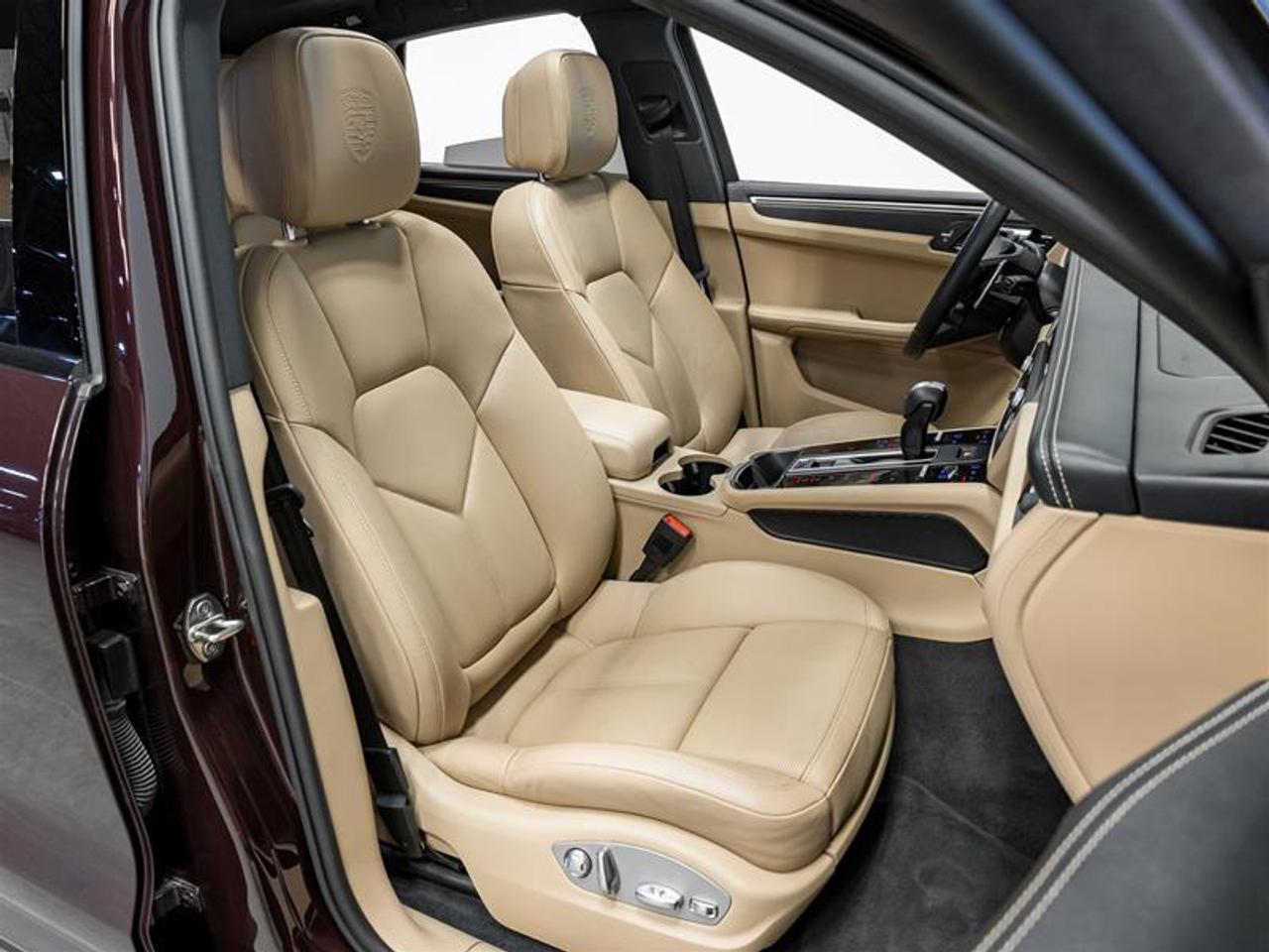 2023 Porsche Macan T 4dr All-Wheel Drive Photo