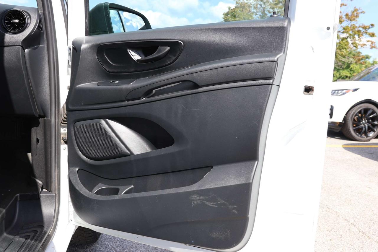 2021 Mercedes-Benz Metris Passenger Van CARGO VAN/BACK UP CAMERA/CARPLAY & ANDROID AUTO/BLUETOOOTH/POWER WINDOWS & MIRRORS/TIPTRONIC/AUTO HEADLIGHTS/CRUISE CONTR Photo