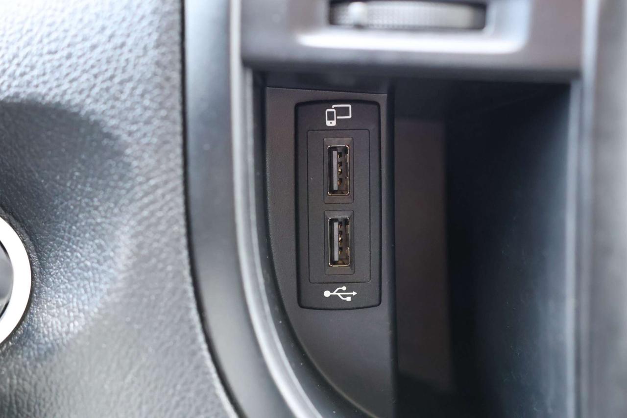 2021 Mercedes-Benz Metris Passenger Van CARGO VAN/BACK UP CAMERA/CARPLAY & ANDROID AUTO/BLUETOOOTH/POWER WINDOWS & MIRRORS/TIPTRONIC/AUTO HEADLIGHTS/CRUISE CONTR Photo
