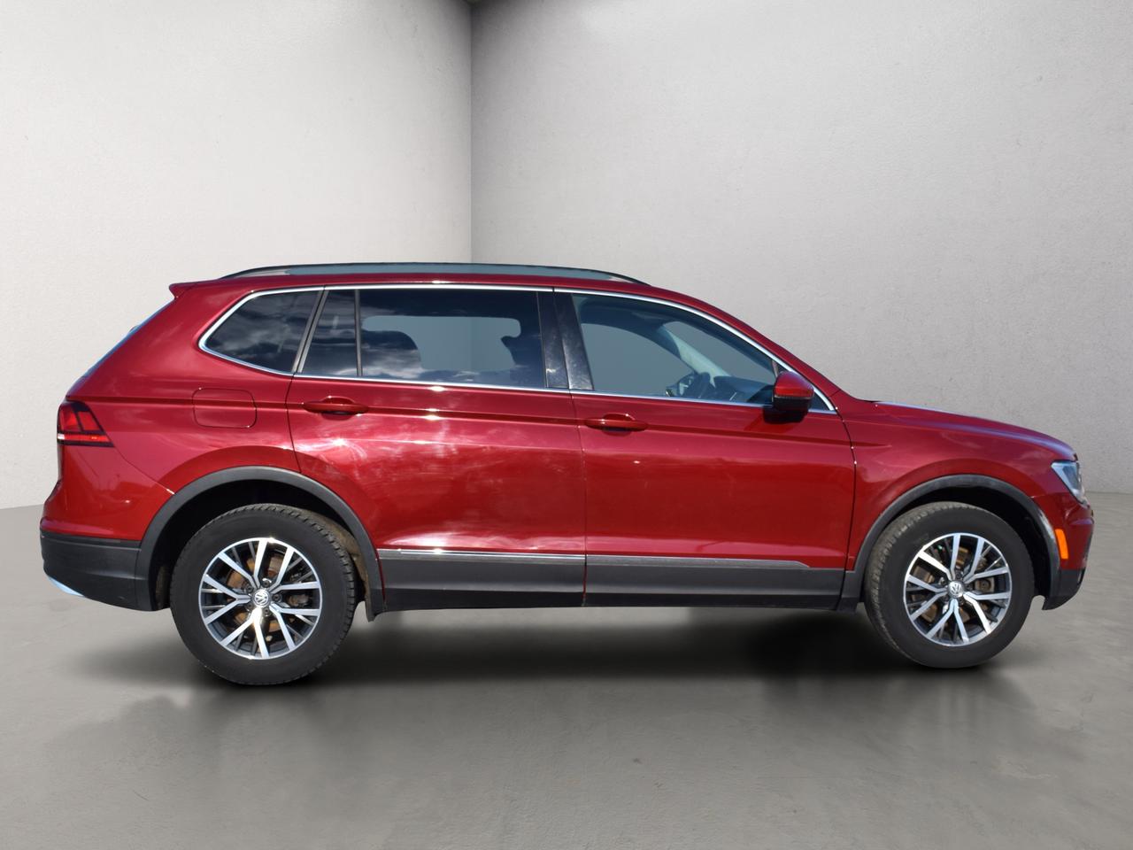 2018 Volkswagen Tiguan Comfortline 4Motion Leather Panoramic Sunroof Photo2