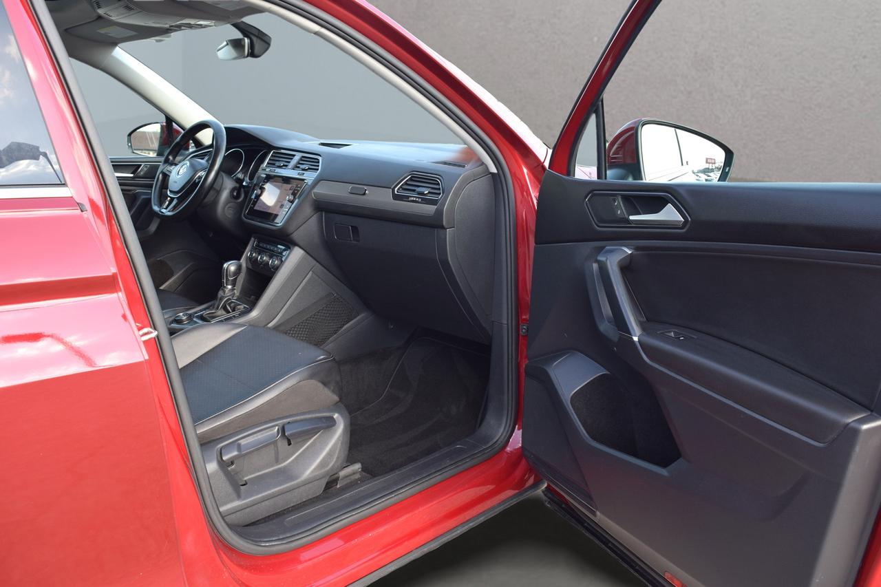 2018 Volkswagen Tiguan Comfortline 4Motion Leather Panoramic Sunroof Photo