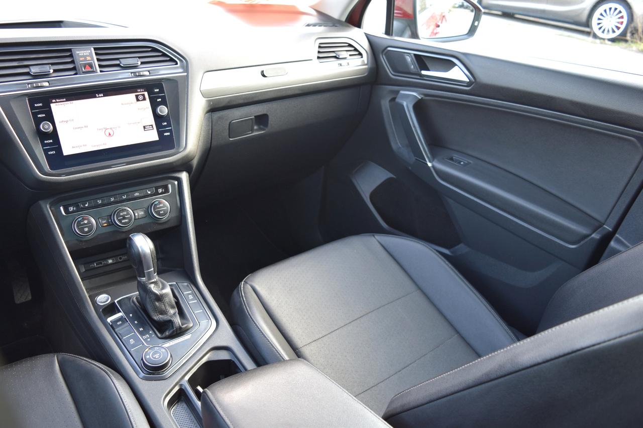2018 Volkswagen Tiguan Comfortline 4Motion Leather Panoramic Sunroof Photo