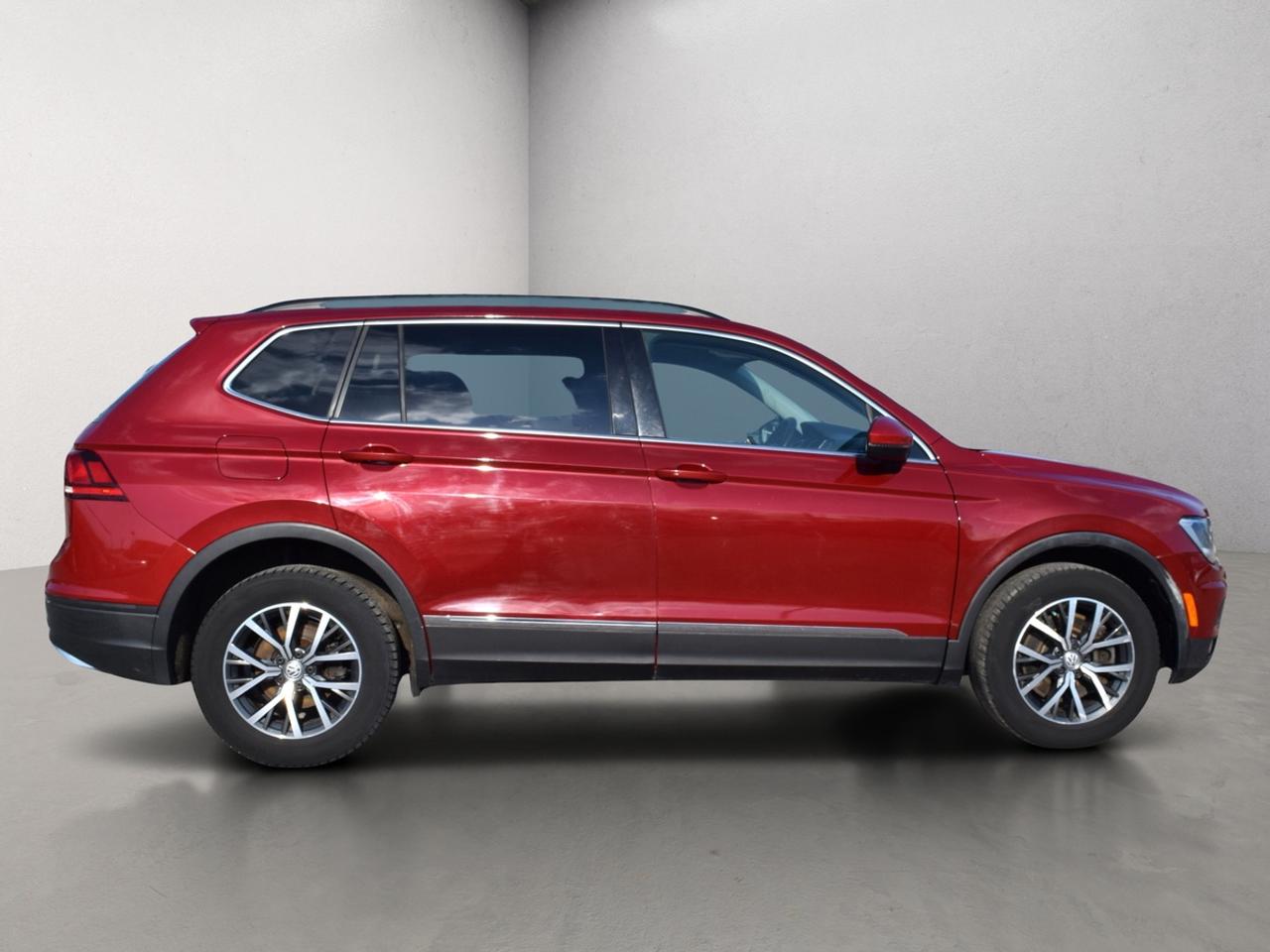 2018 Volkswagen Tiguan Comfortline 4Motion Leather Panoramic Sunroof Photo2