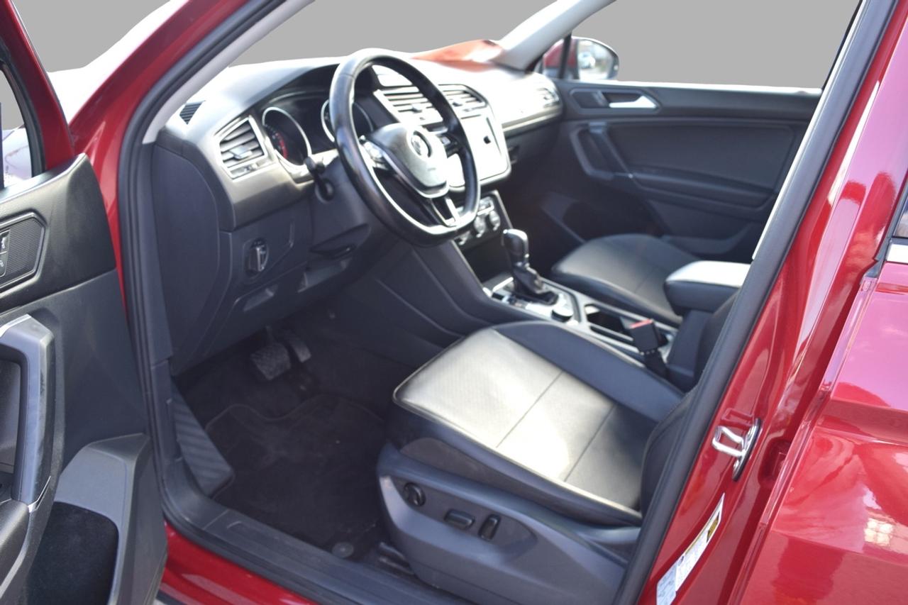 2018 Volkswagen Tiguan Comfortline 4Motion Leather Panoramic Sunroof Photo