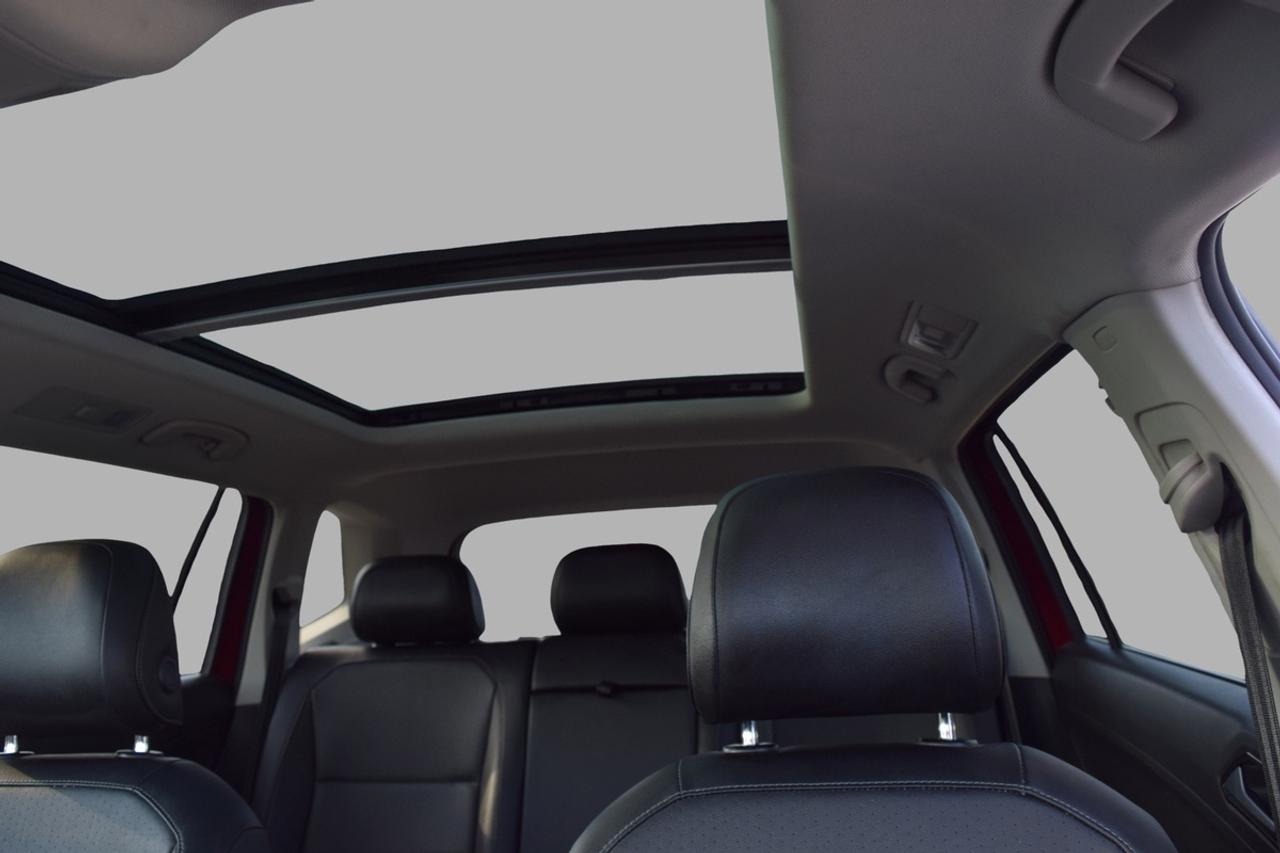 2018 Volkswagen Tiguan Comfortline 4Motion Leather Panoramic Sunroof Photo