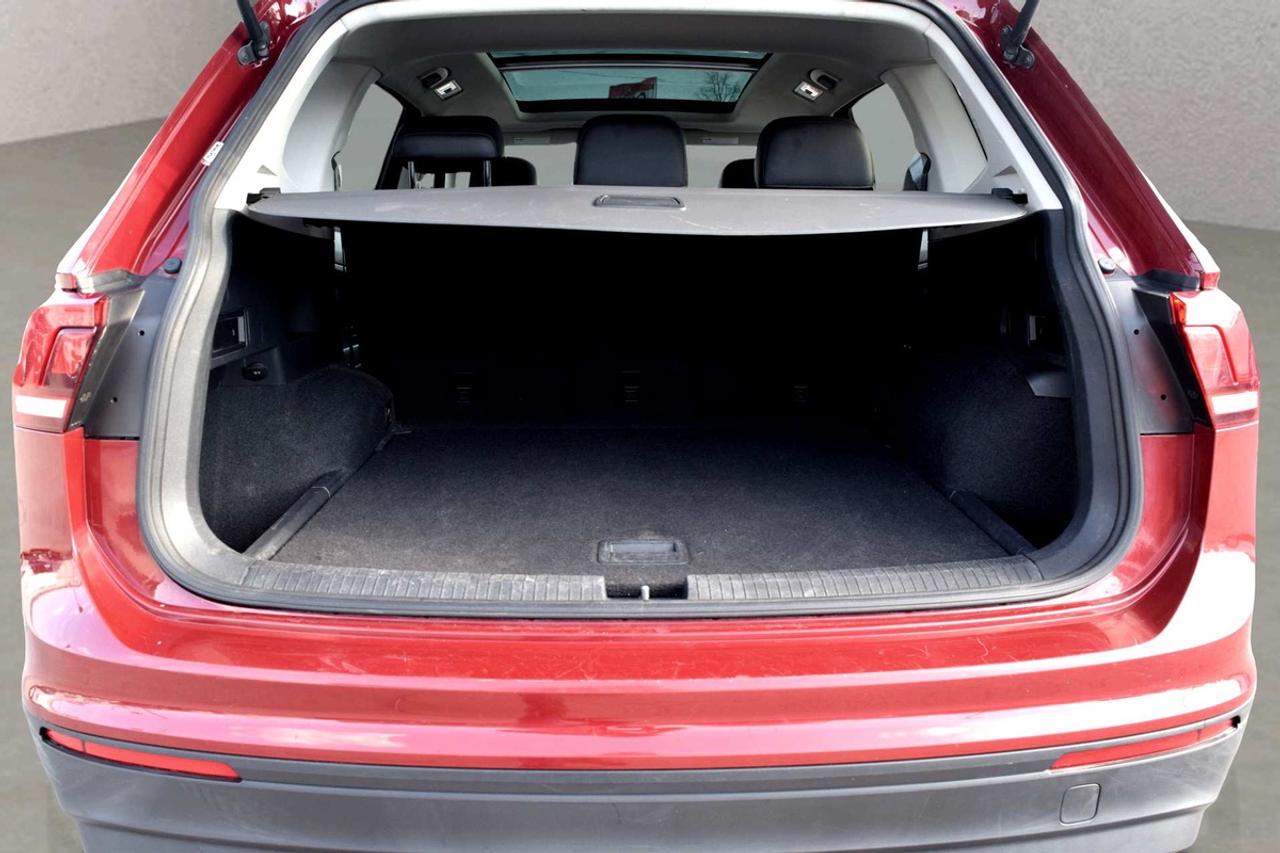 2018 Volkswagen Tiguan Comfortline 4Motion Leather Panoramic Sunroof Photo