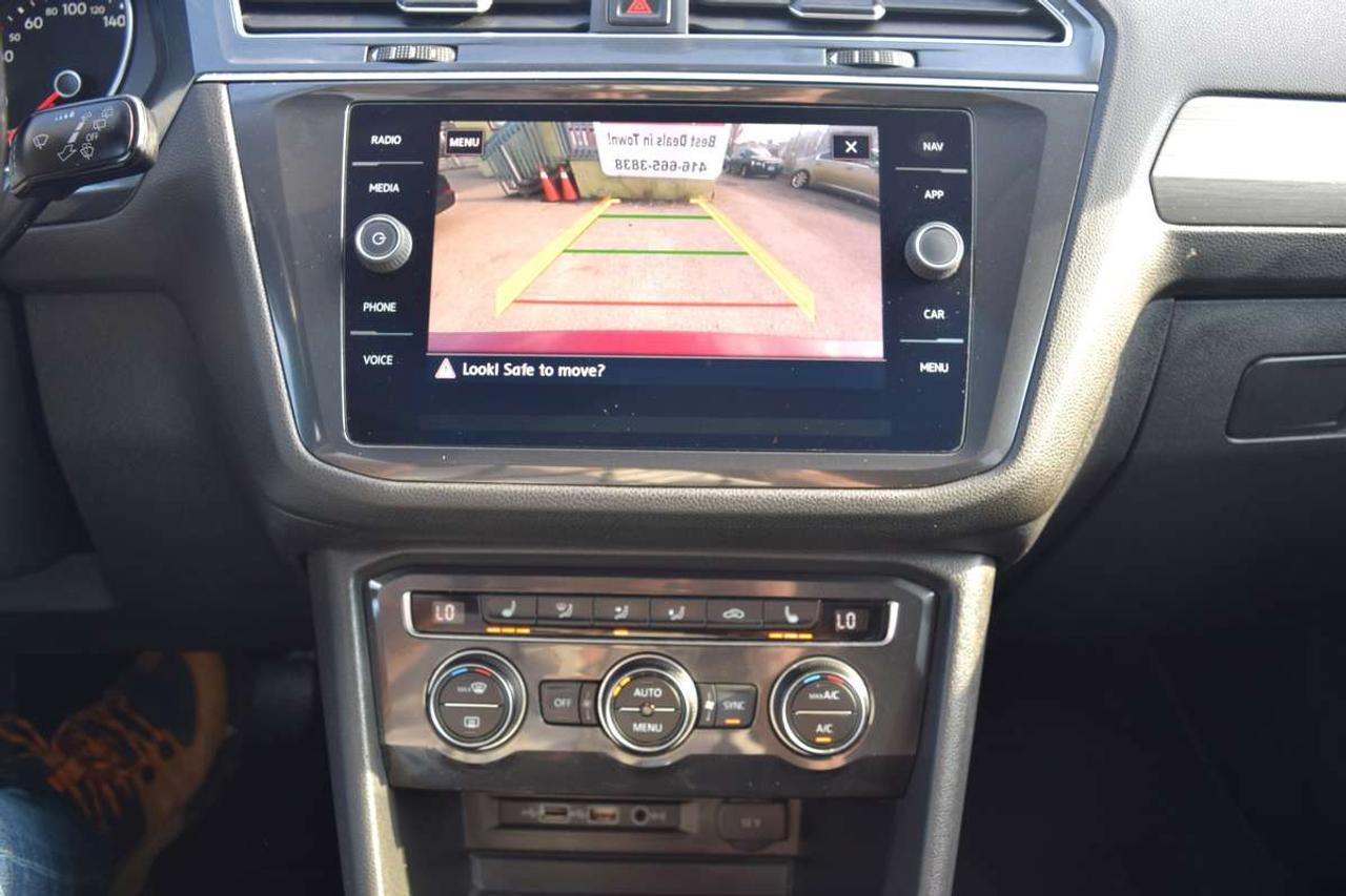 2018 Volkswagen Tiguan Comfortline 4Motion Leather Panoramic Sunroof Photo