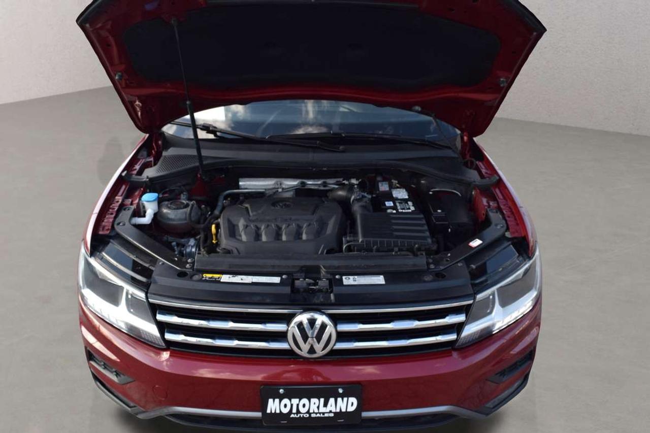 2018 Volkswagen Tiguan Comfortline 4Motion Leather Panoramic Sunroof Photo
