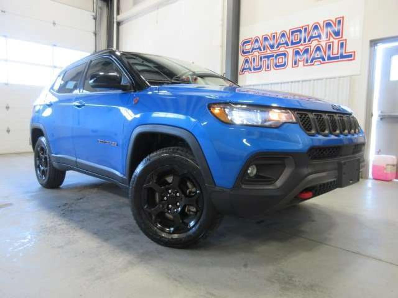 2024 Jeep Compass TRAILHAWK, PANO ROOF, NAV, 4X4, APPLE/ANDROID, 80K Photo