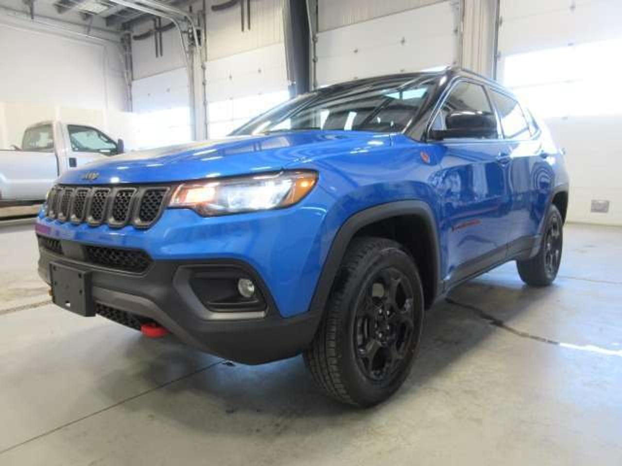2024 Jeep Compass TRAILHAWK, PANO ROOF, NAV, 4X4, APPLE/ANDROID, 80K Photo