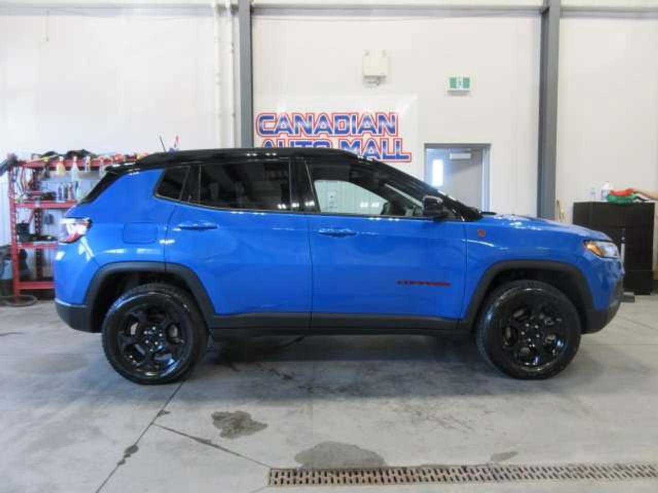 2024 Jeep Compass TRAILHAWK, PANO ROOF, NAV, 4X4, APPLE/ANDROID, 80K Photo