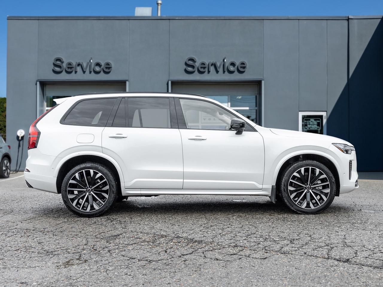 2026 Volvo XC90 B6 AWD PLUS 7-Seater  LOW KM  HARMAN KARDON 2.99%* Photo
