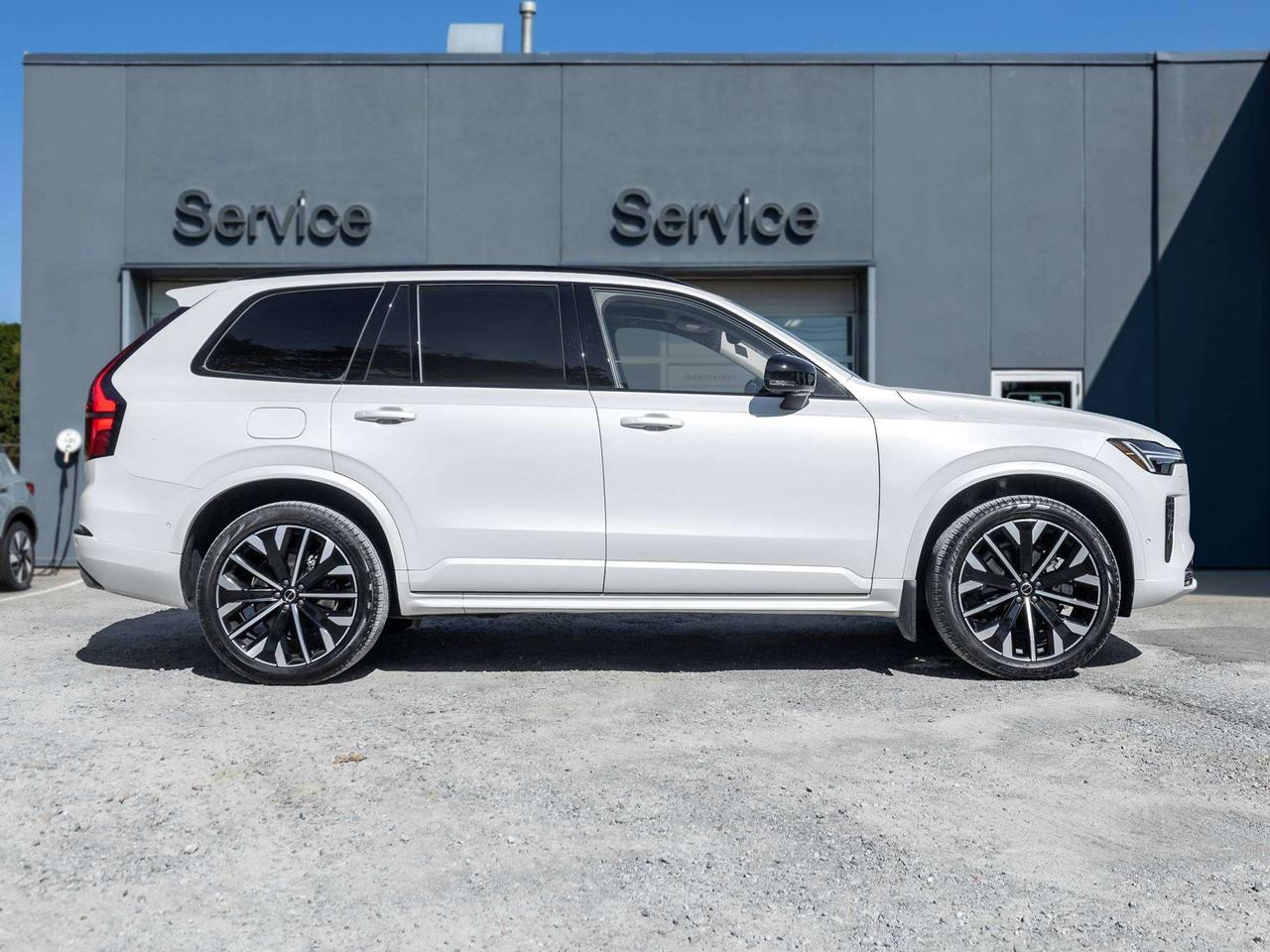 2026 Volvo XC90 B6 AWD PLUS^Low KM^ Harman Kardon^Rate fr 2.99%* Photo
