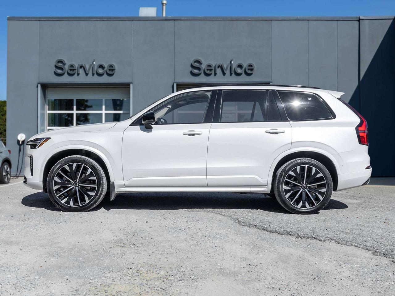 2026 Volvo XC90 B6 AWD PLUS^Low KM^ Harman Kardon^Rate fr 2.99%* Photo4