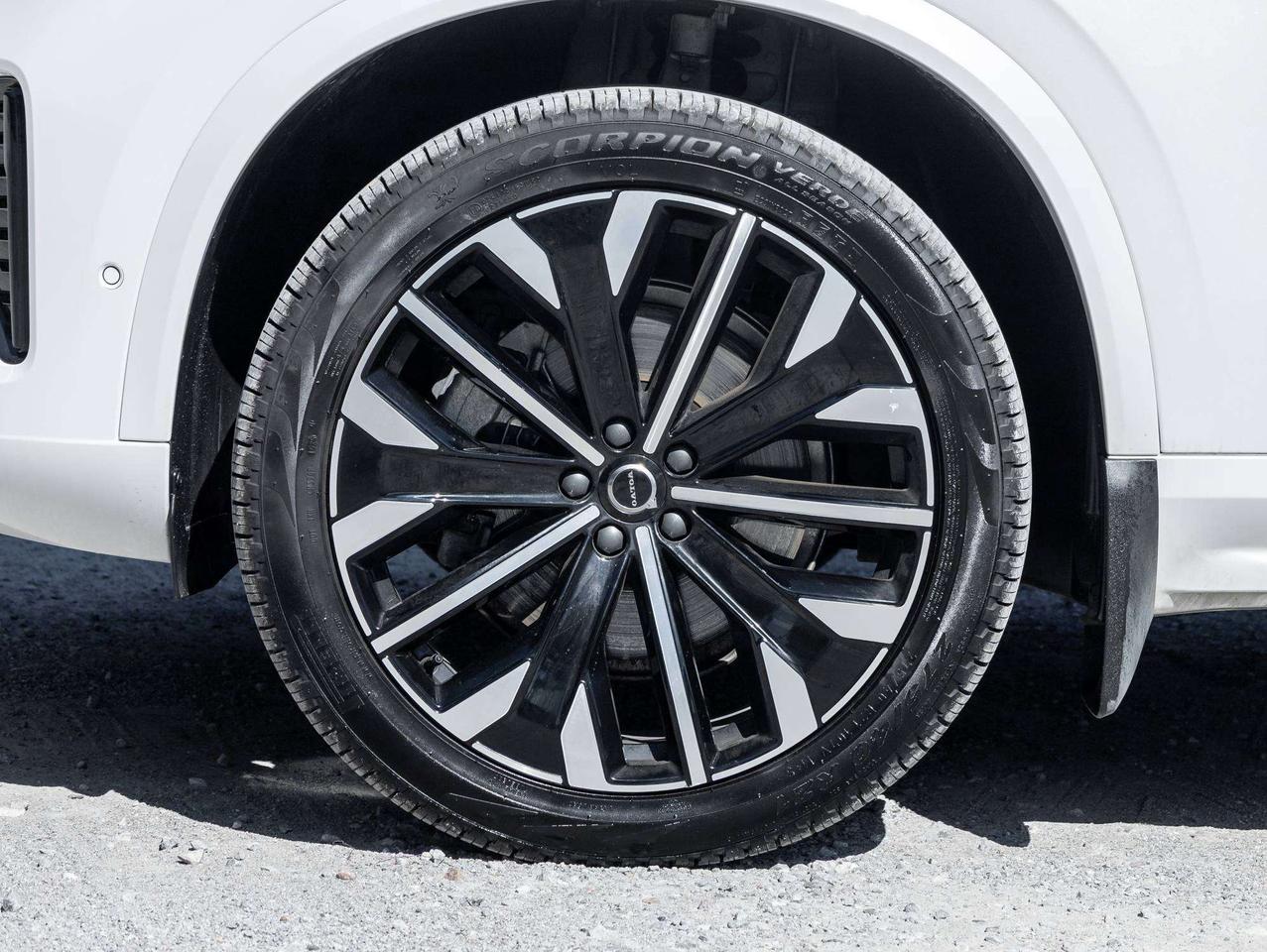 2026 Volvo XC90 B6 AWD PLUS^Low KM^ Harman Kardon^Rate fr 2.99%* Photo