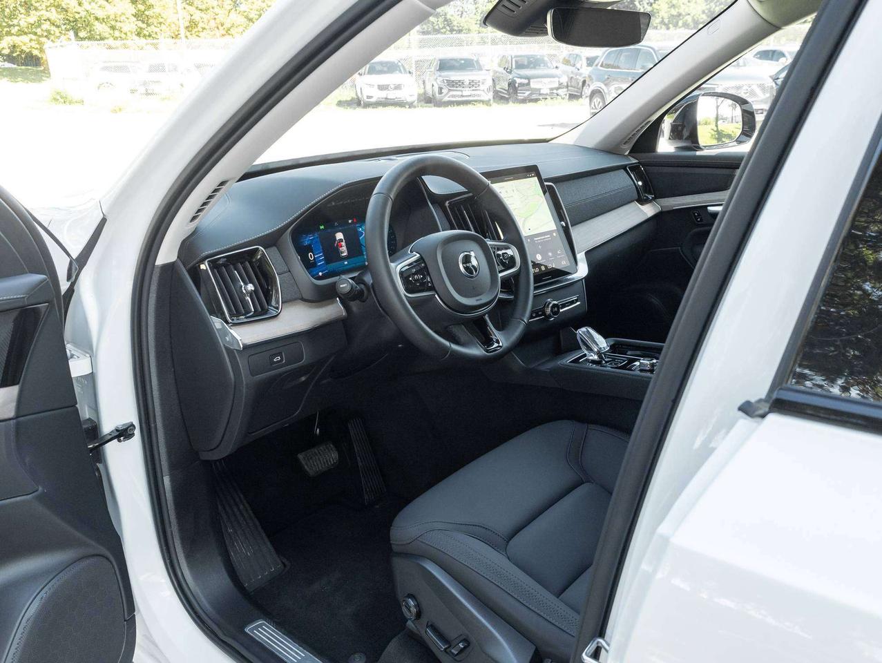 2026 Volvo XC90 B6 AWD PLUS^Low KM^ Harman Kardon^Rate fr 2.99%* Photo