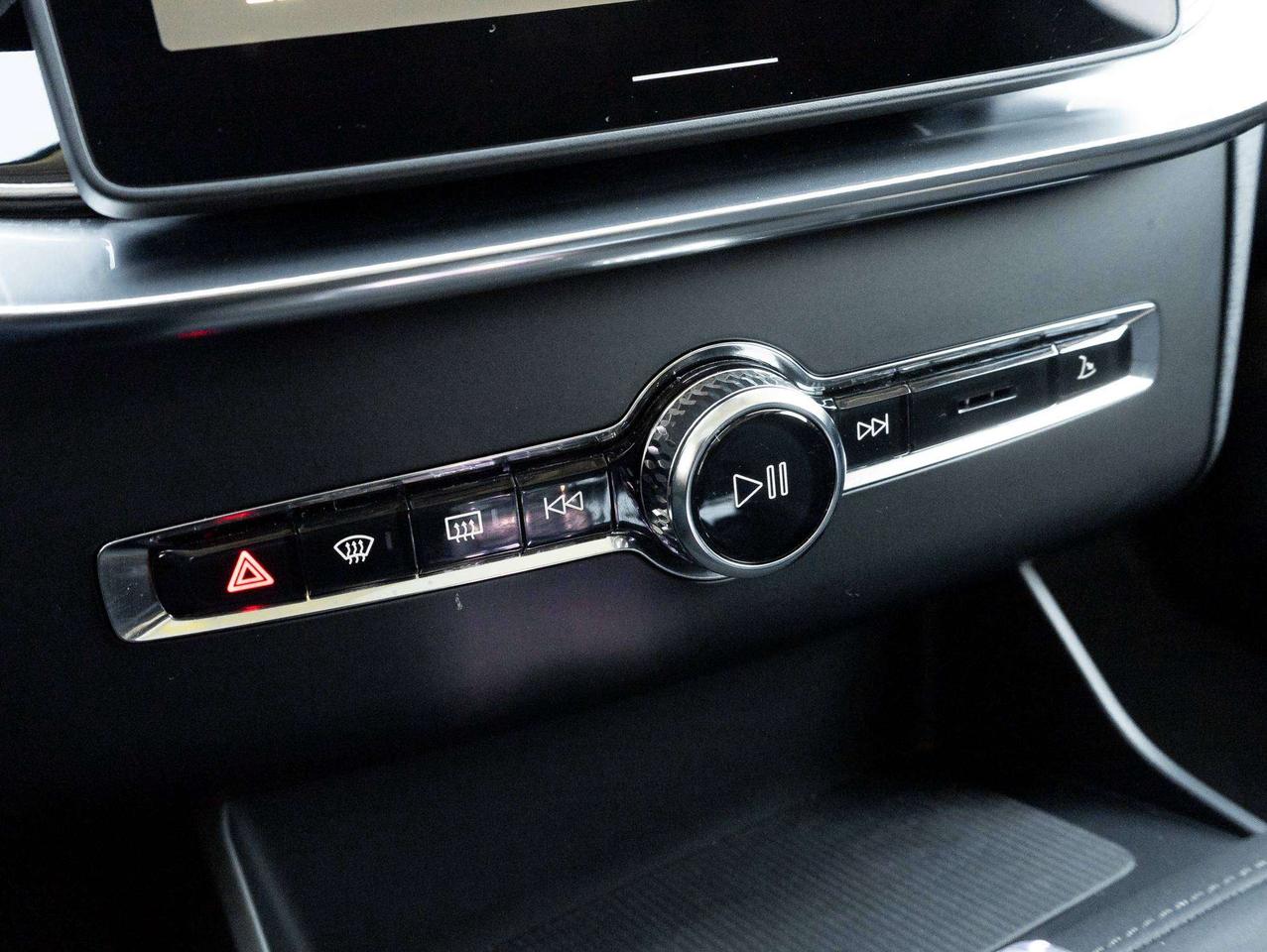 2026 Volvo XC90 B6 AWD PLUS^Low KM^ Harman Kardon^Rate fr 2.99%* Photo