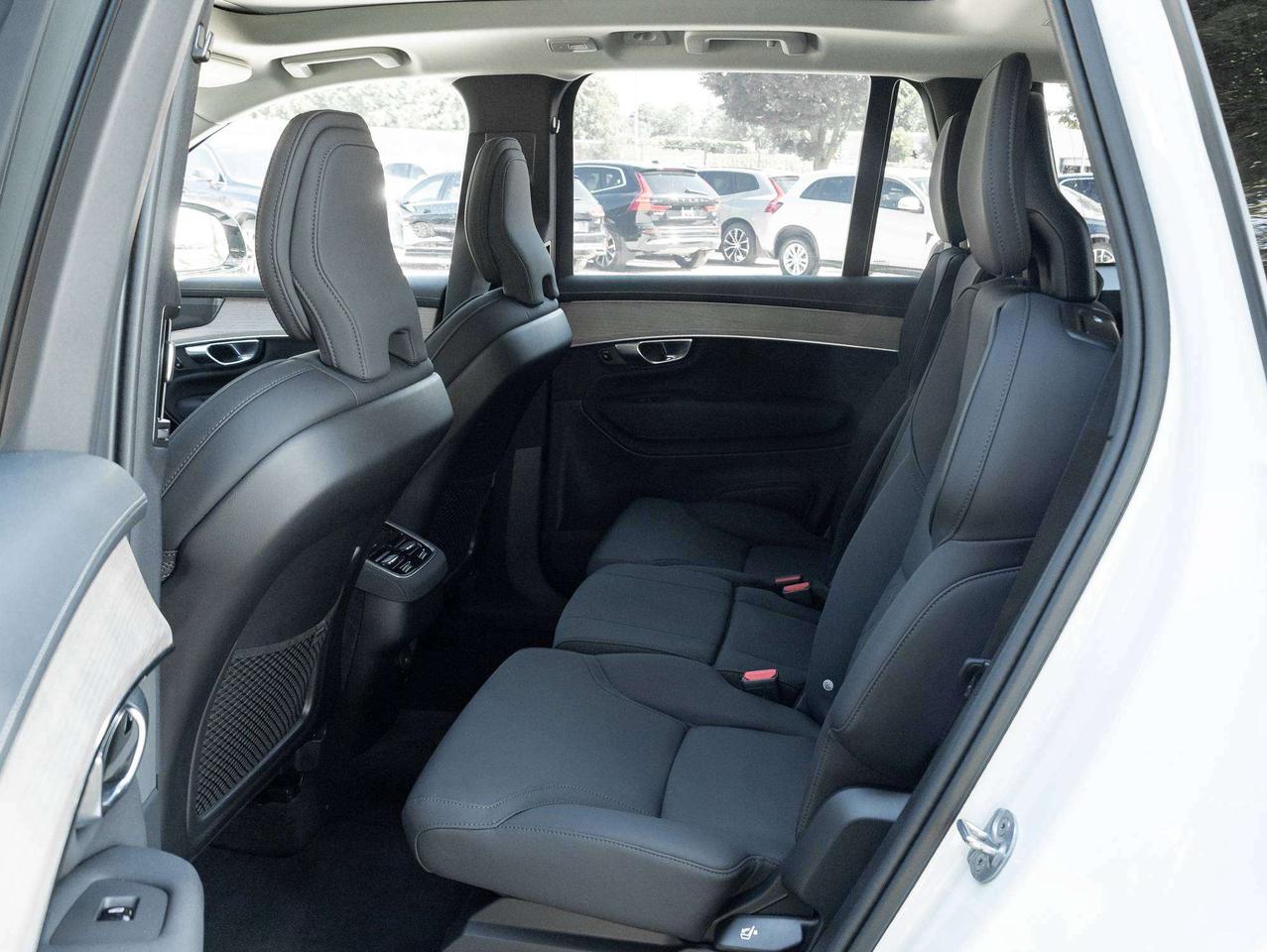 2026 Volvo XC90 B6 AWD PLUS^Low KM^ Harman Kardon^Rate fr 2.99%* Photo