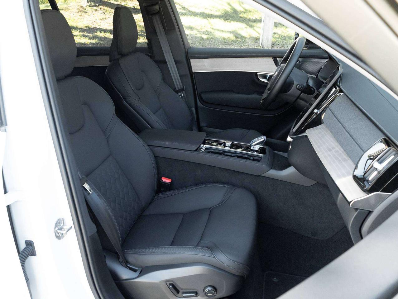 2026 Volvo XC90 B6 AWD PLUS^Low KM^ Harman Kardon^Rate fr 2.99%* Photo
