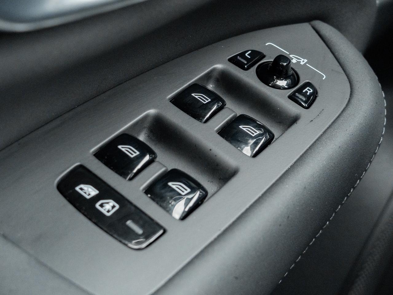 2026 Volvo XC90 B6 AWD PLUS  ALMOST NEW  VOLVO CPO RATE fr 2.99%* Photo