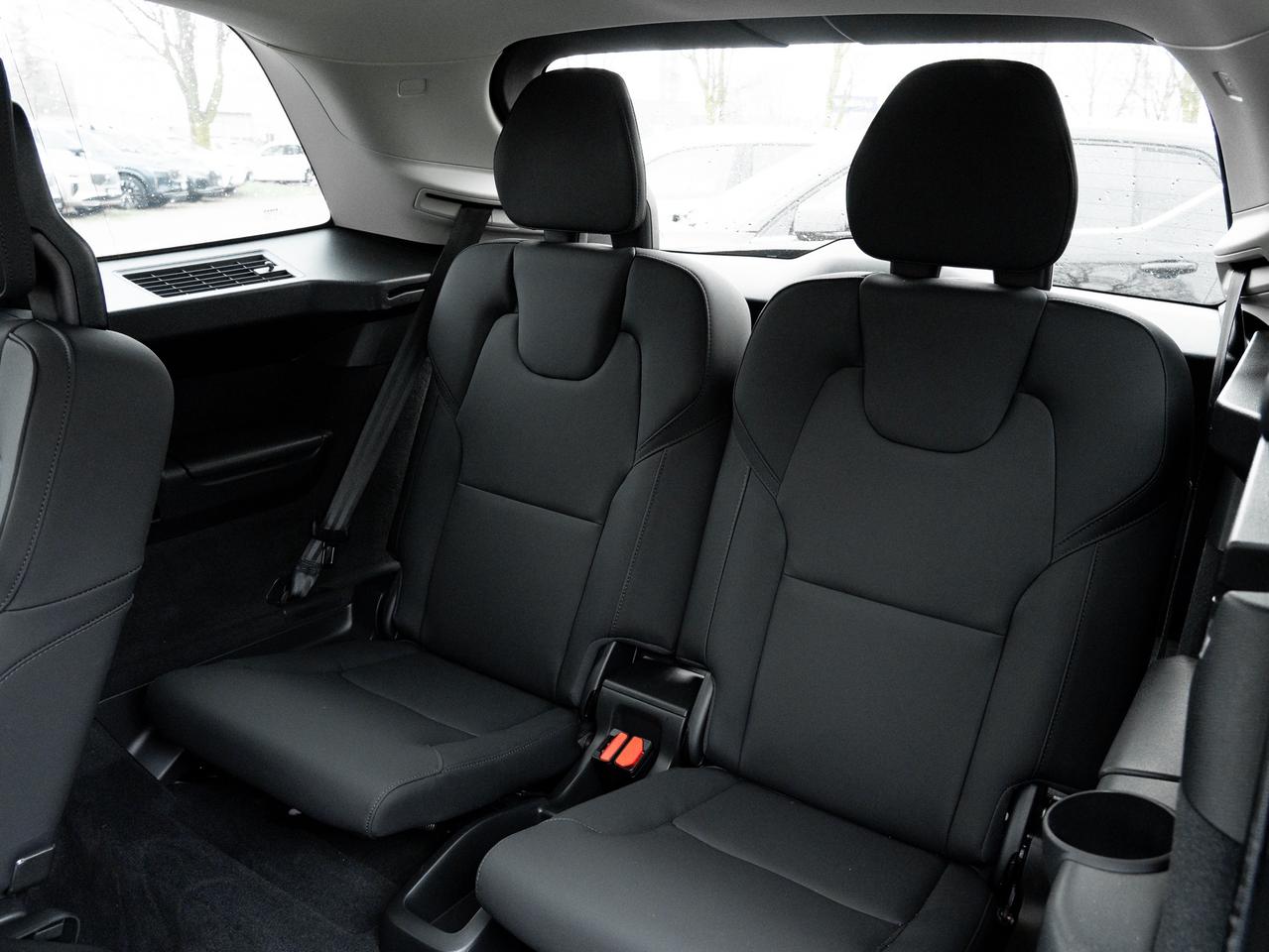 2026 Volvo XC90 B6 AWD PLUS  ALMOST NEW  VOLVO CPO RATE fr 2.99%* Photo