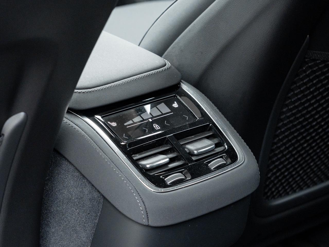 2026 Volvo XC90 B6 AWD PLUS  ALMOST NEW  VOLVO CPO RATE fr 2.99%* Photo