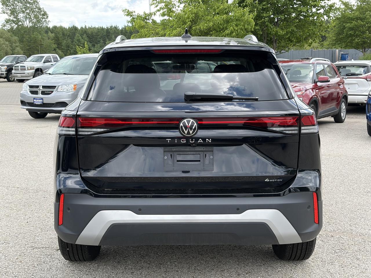 2026 Volkswagen Tiguan Comfortline 4MOTION  Heated Seats & Steering Wheel Photo