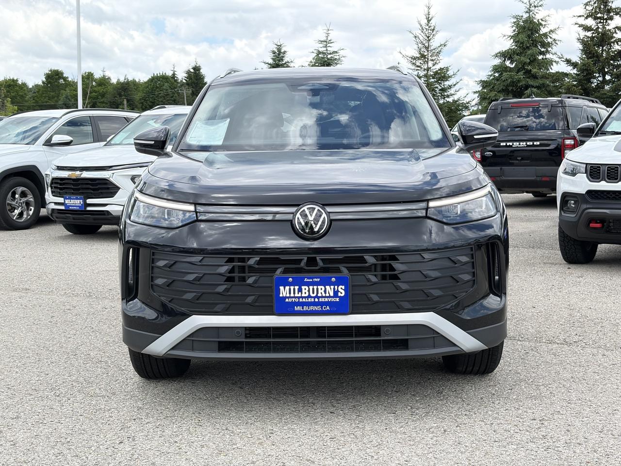 2026 Volkswagen Tiguan Comfortline 4MOTION  Heated Seats & Steering Wheel Photo