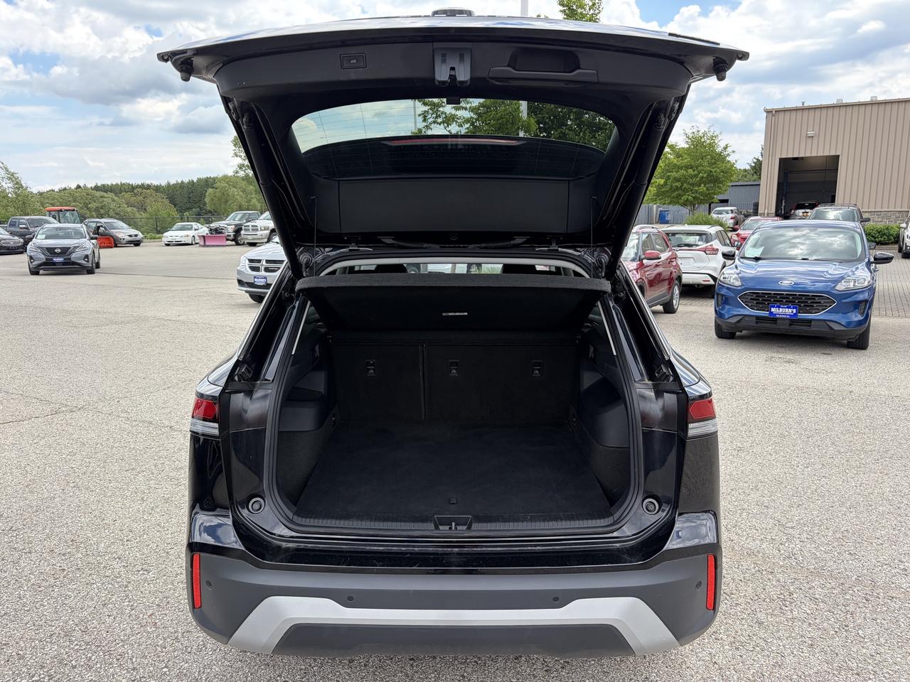 2026 Volkswagen Tiguan Comfortline 4MOTION  Heated Seats & Steering Wheel Photo