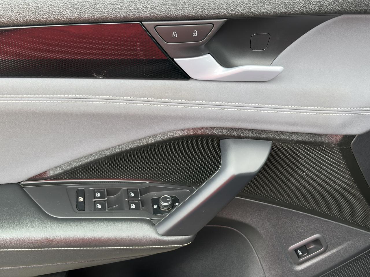 2026 Volkswagen Tiguan Comfortline 4MOTION  Heated Seats & Steering Wheel Photo
