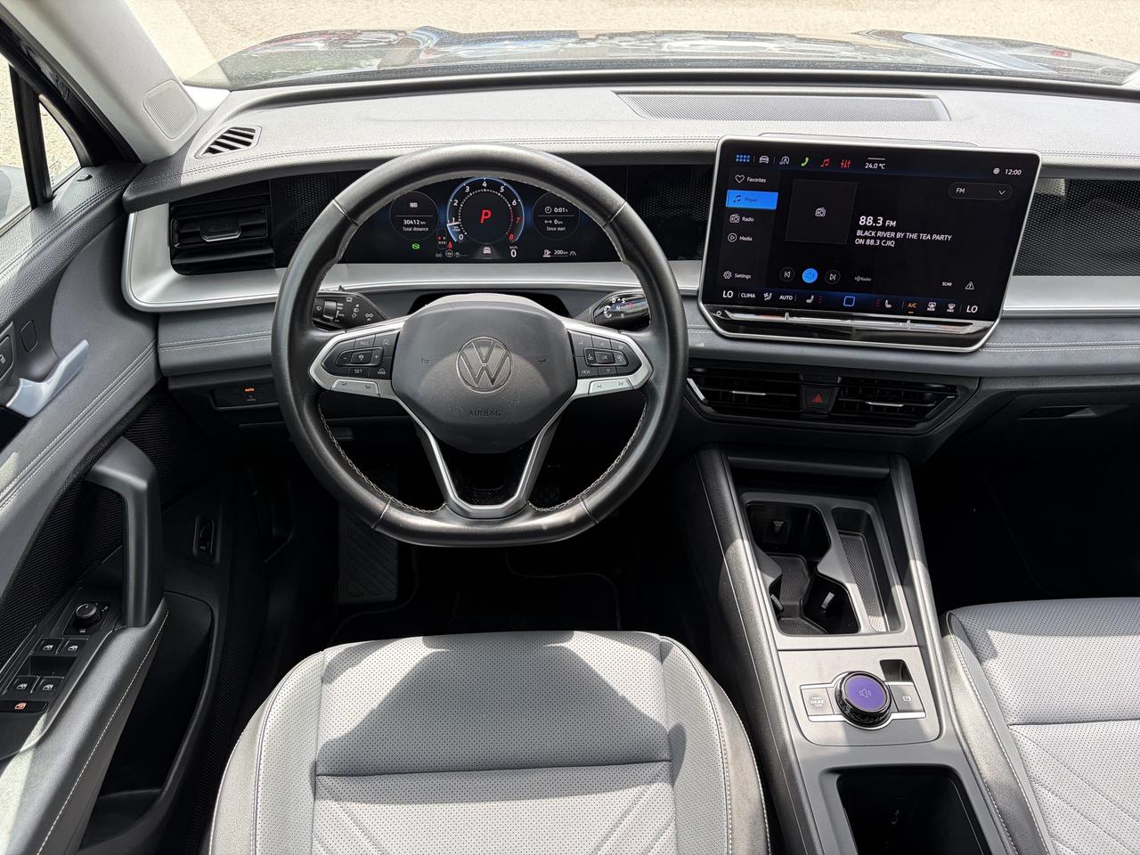 2026 Volkswagen Tiguan Comfortline 4MOTION  Heated Seats & Steering Wheel Photo