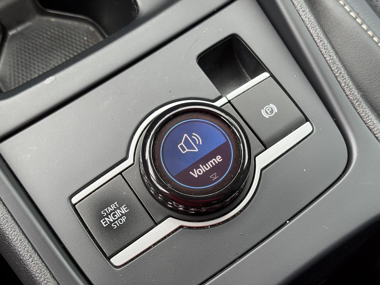 2026 Volkswagen Tiguan Comfortline 4MOTION  Heated Seats & Steering Wheel Photo