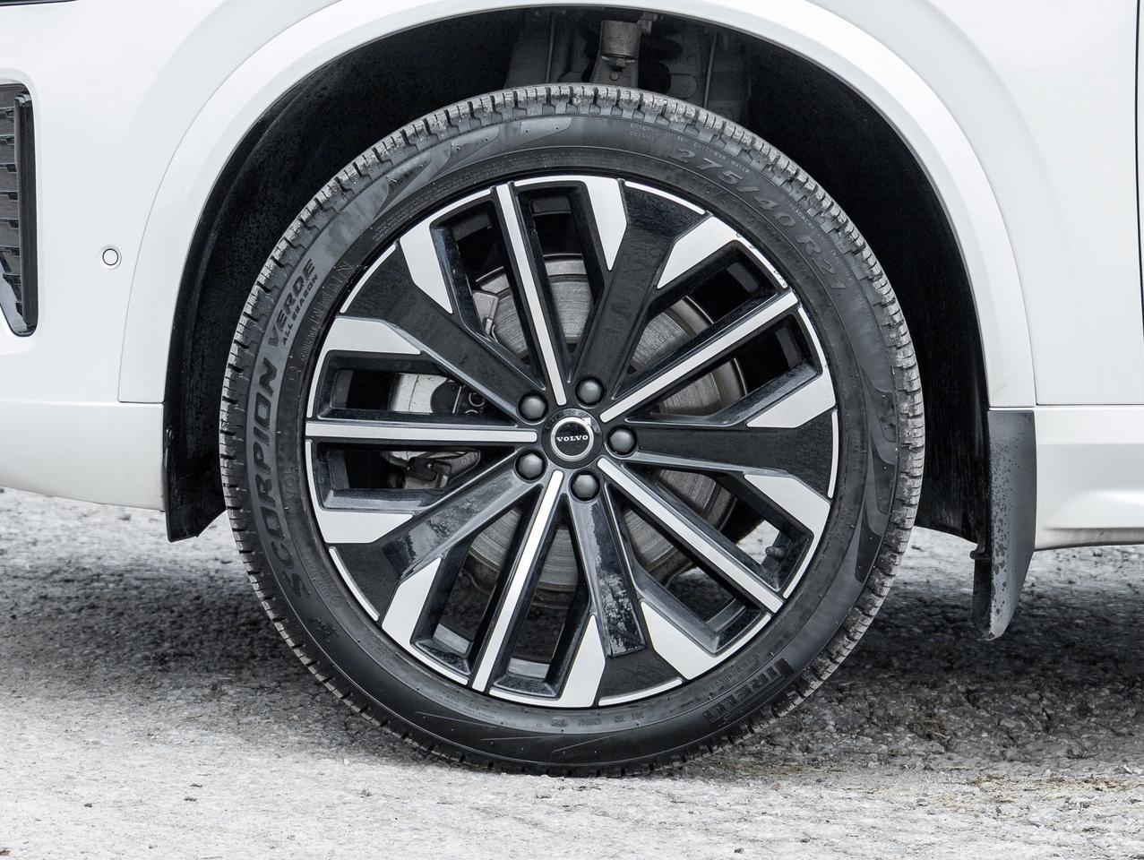 2026 Volvo XC90 B6 AWD PLUS 7-Seater  21" WHEEL  HARMAN KARDON Photo3
