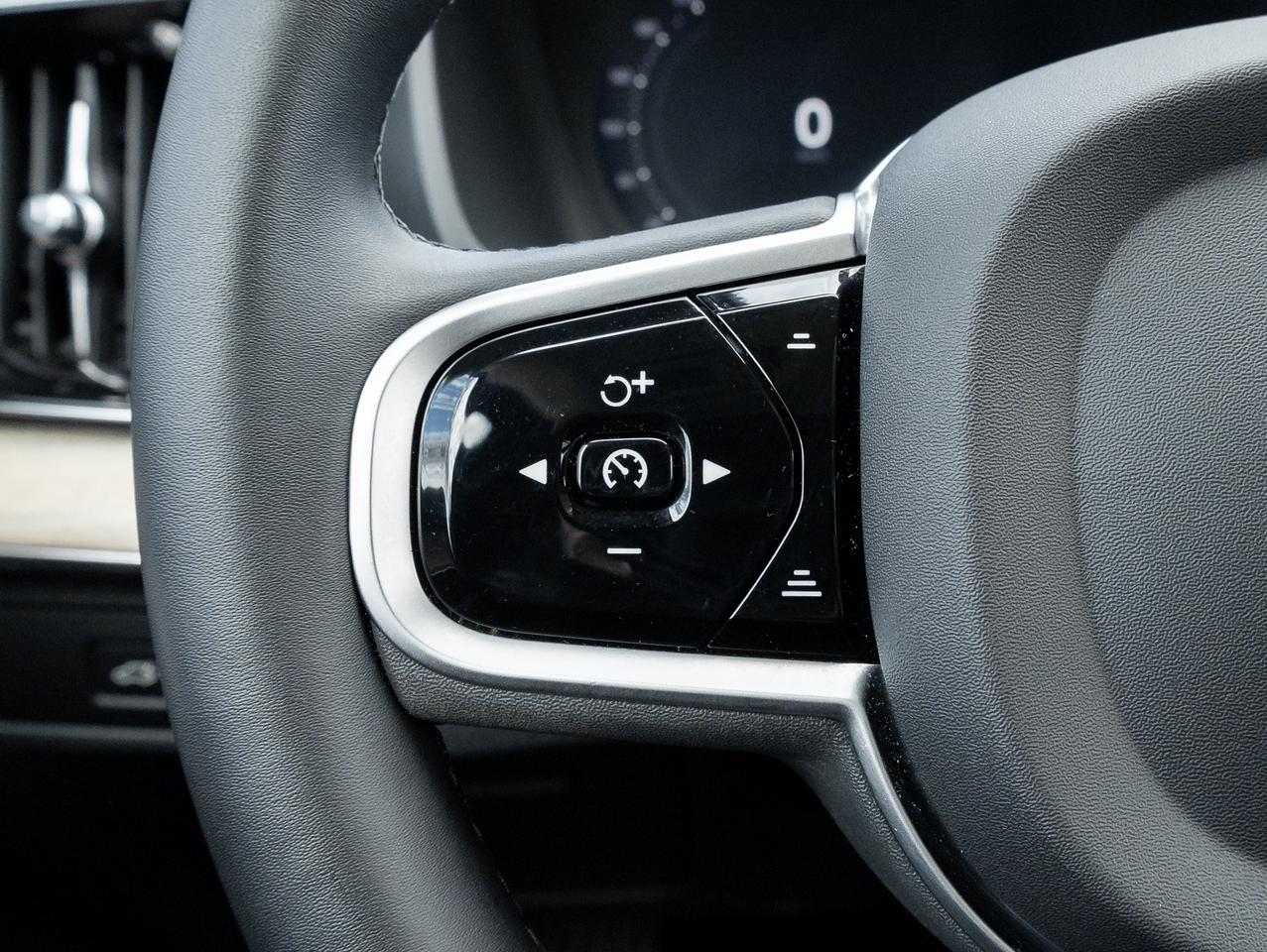 2026 Volvo XC90 B6 AWD PLUS 7-Seater  21" WHEEL  HARMAN KARDON Photo