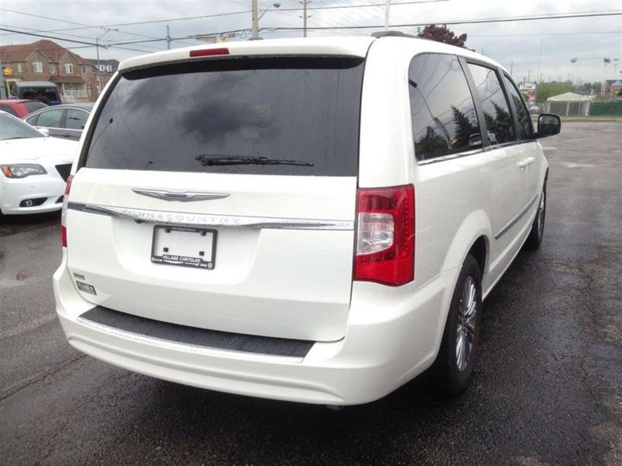 2013 Chrysler Town & Country TOURING-L LEATHER,remote starter,HEATED FRONT SEAT Photo4