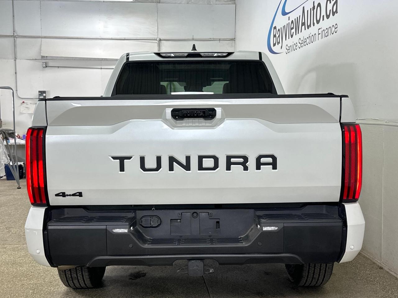2025 Toyota Tundra Limited - CREW/8900KM/OFF 1 OWNER LEASE! Photo3