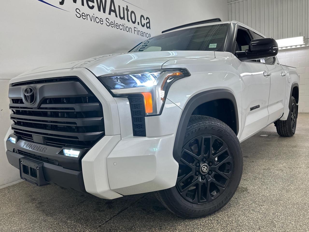 2025 Toyota Tundra Limited - CREW/8900KM/OFF 1 OWNER LEASE! Photo