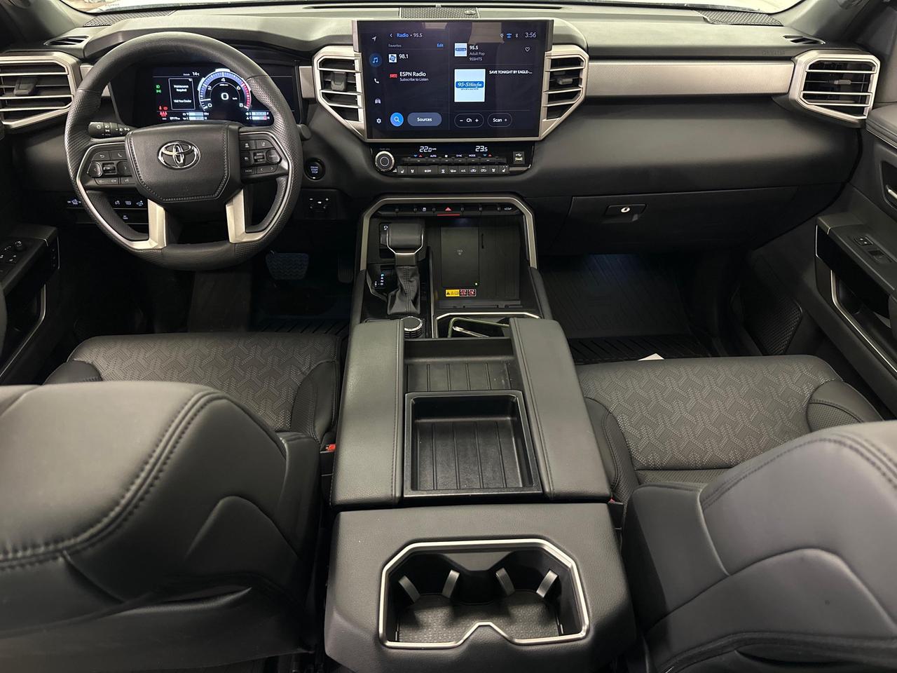 2025 Toyota Tundra Limited - CREW/8900KM/OFF 1 OWNER LEASE! Photo