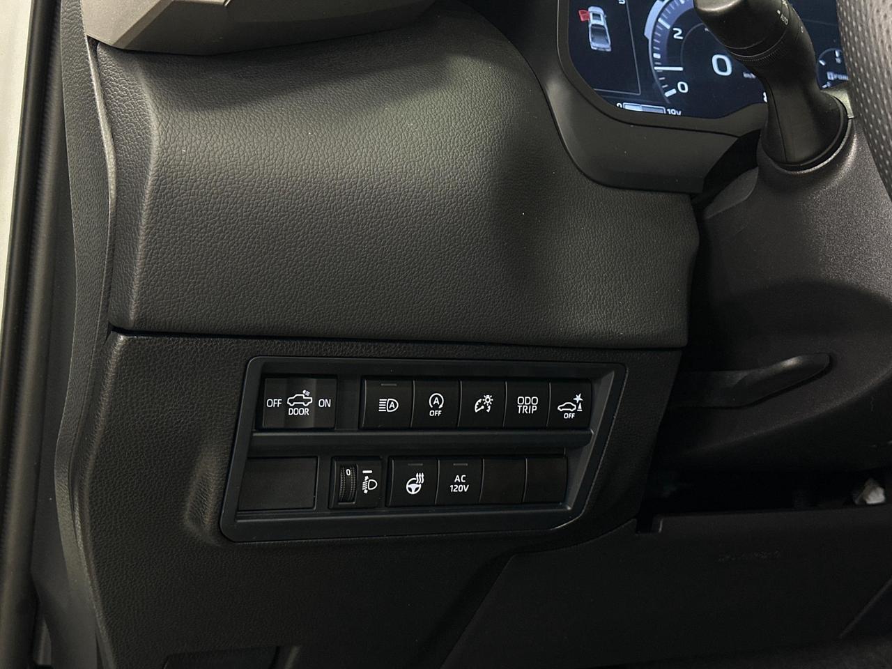 2025 Toyota Tundra Limited - CREW/8900KM/OFF 1 OWNER LEASE! Photo