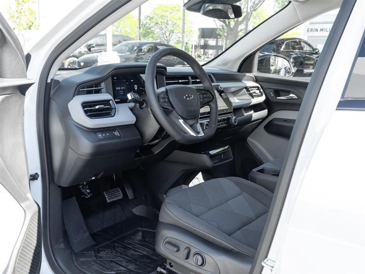 2027 Chevrolet Bolt LT 4dr Photo