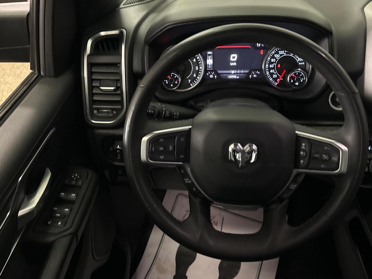 2025 RAM 1500 Big Horn - 27KM/20 ALLOYS/BIG SCREEN/NAV/1 OWNER! Photo
