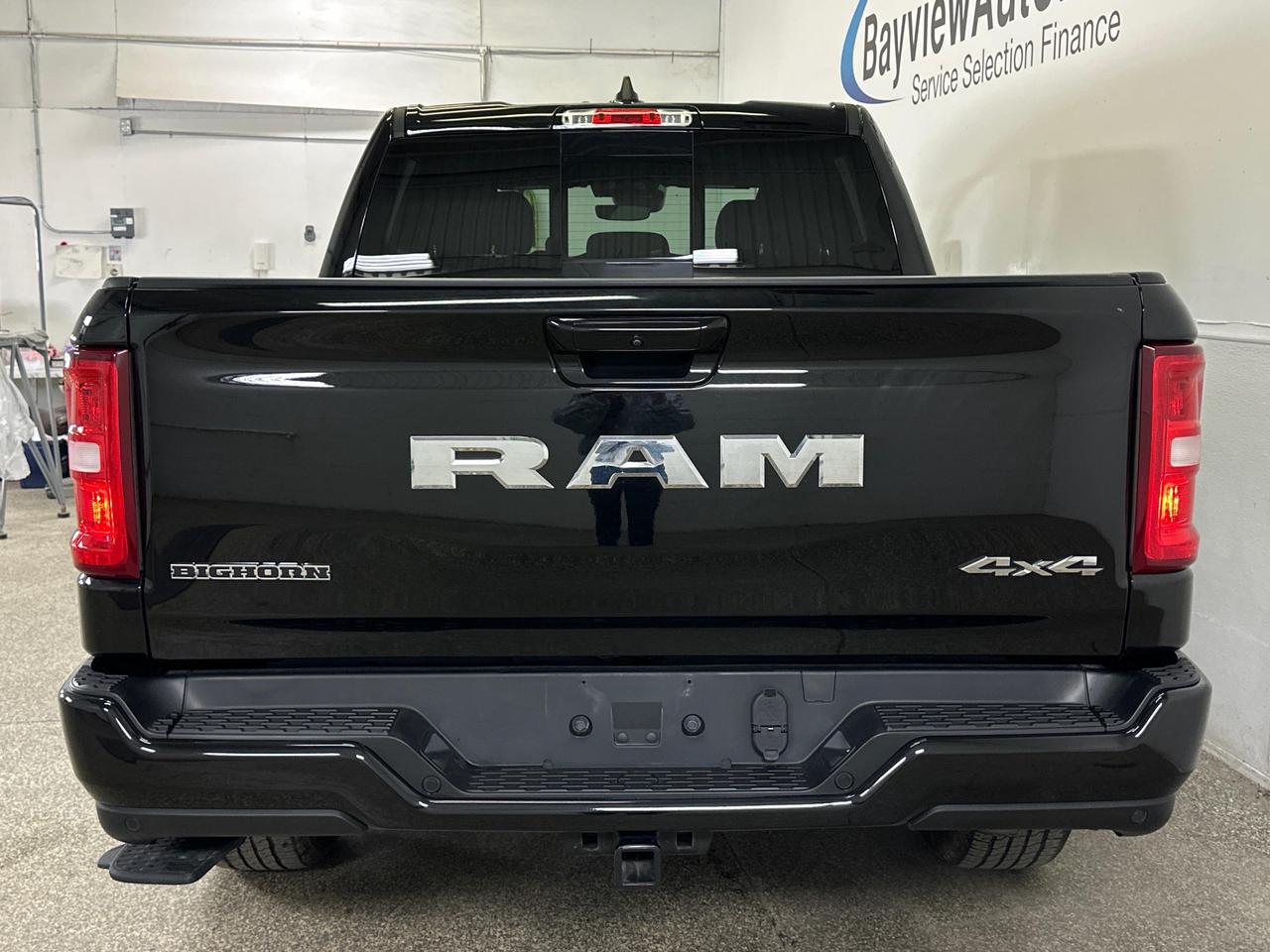 2025 RAM 1500 Big Horn - CREW/4WD/PWR BUCKETS/TORQUE/1 OWNER! Photo