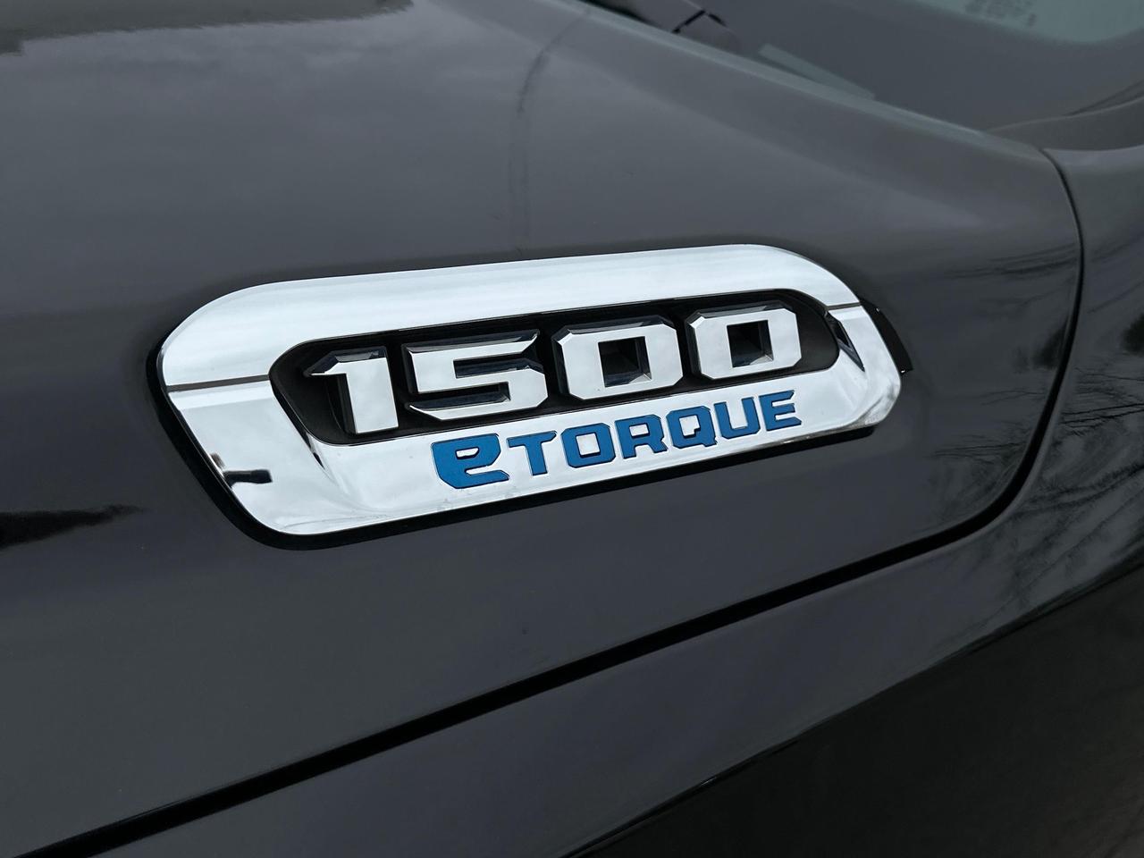 2025 RAM 1500 Big Horn - CREW/4WD/PWR BUCKETS/TORQUE/1 OWNER! Photo