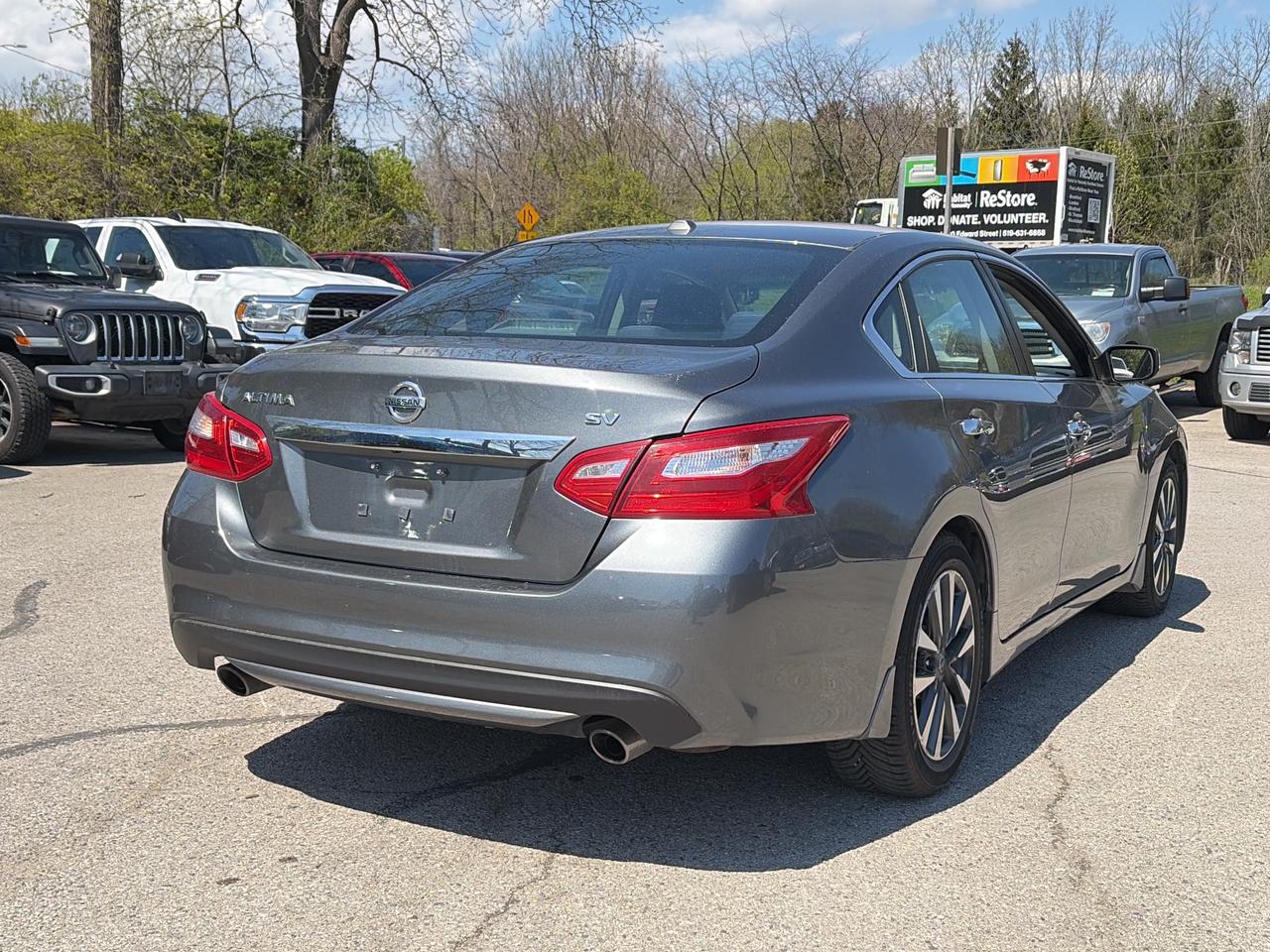 2017 Nissan Altima SV, HEATED SEATS, REMOTE START, BACK UP CAMERA! Photo