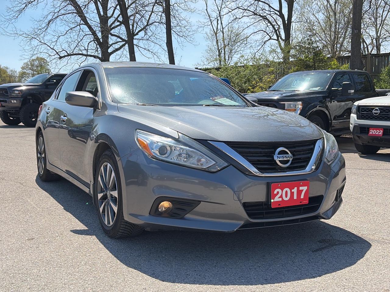 2017 Nissan Altima SV, HEATED SEATS, REMOTE START, BACK UP CAMERA! Photo