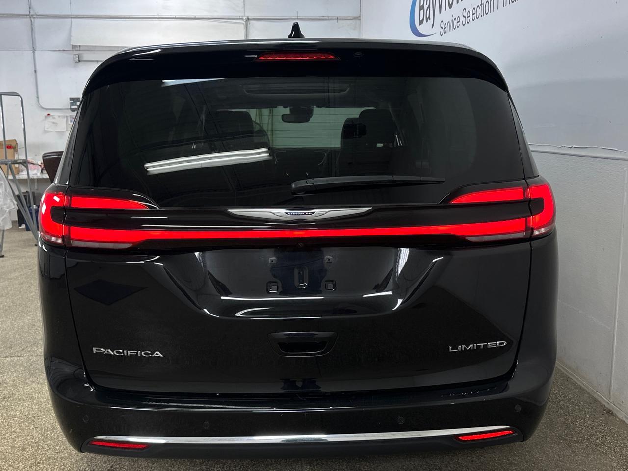2024 Chrysler Pacifica Limited Front-Wheel Drive Passenger Van Photo
