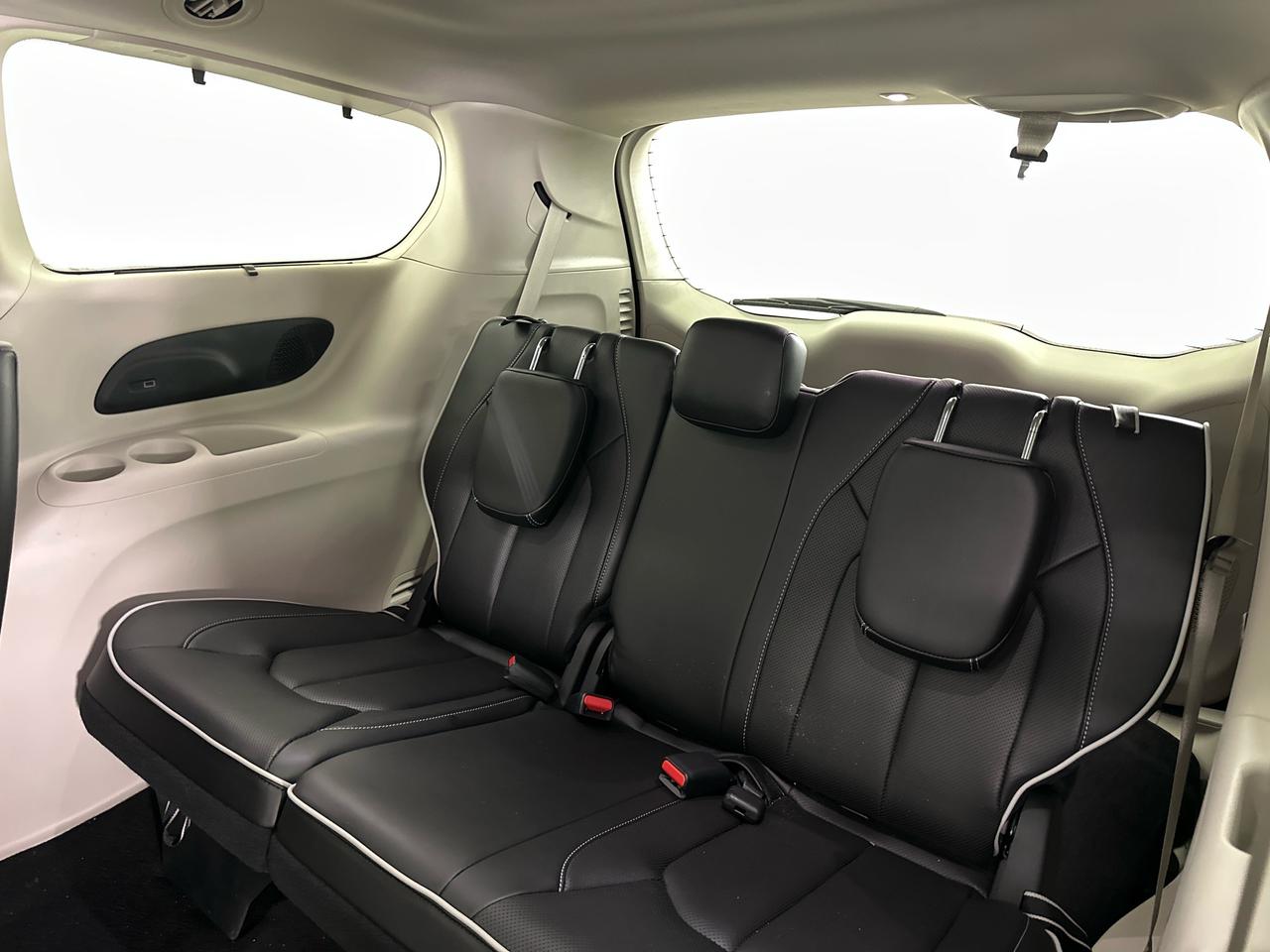 2024 Chrysler Pacifica Limited Front-Wheel Drive Passenger Van Photo