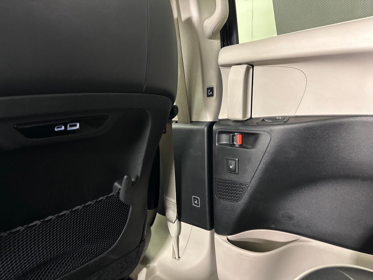 2024 Chrysler Pacifica Limited Front-Wheel Drive Passenger Van Photo