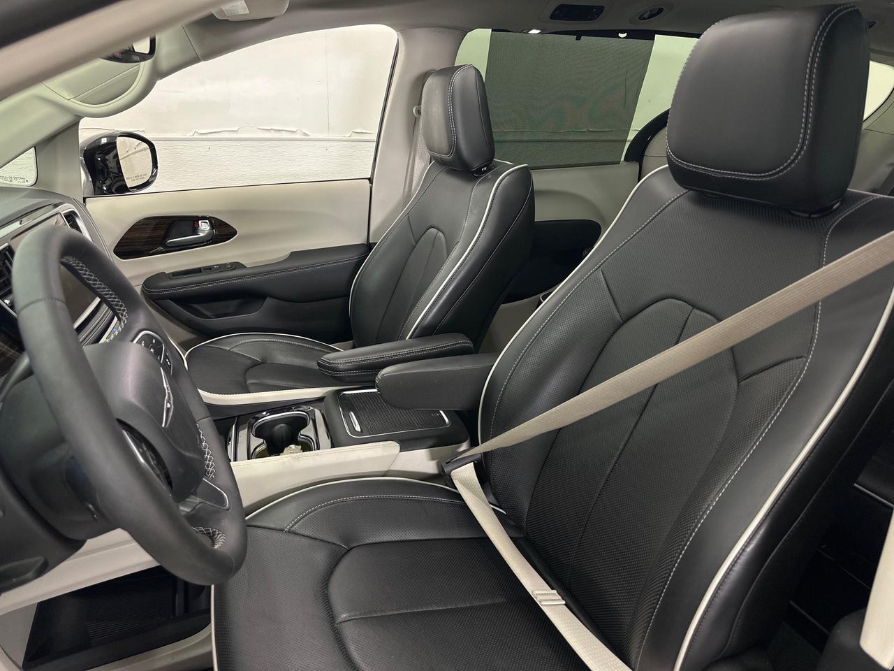 2024 Chrysler Pacifica Limited Front-Wheel Drive Passenger Van Photo