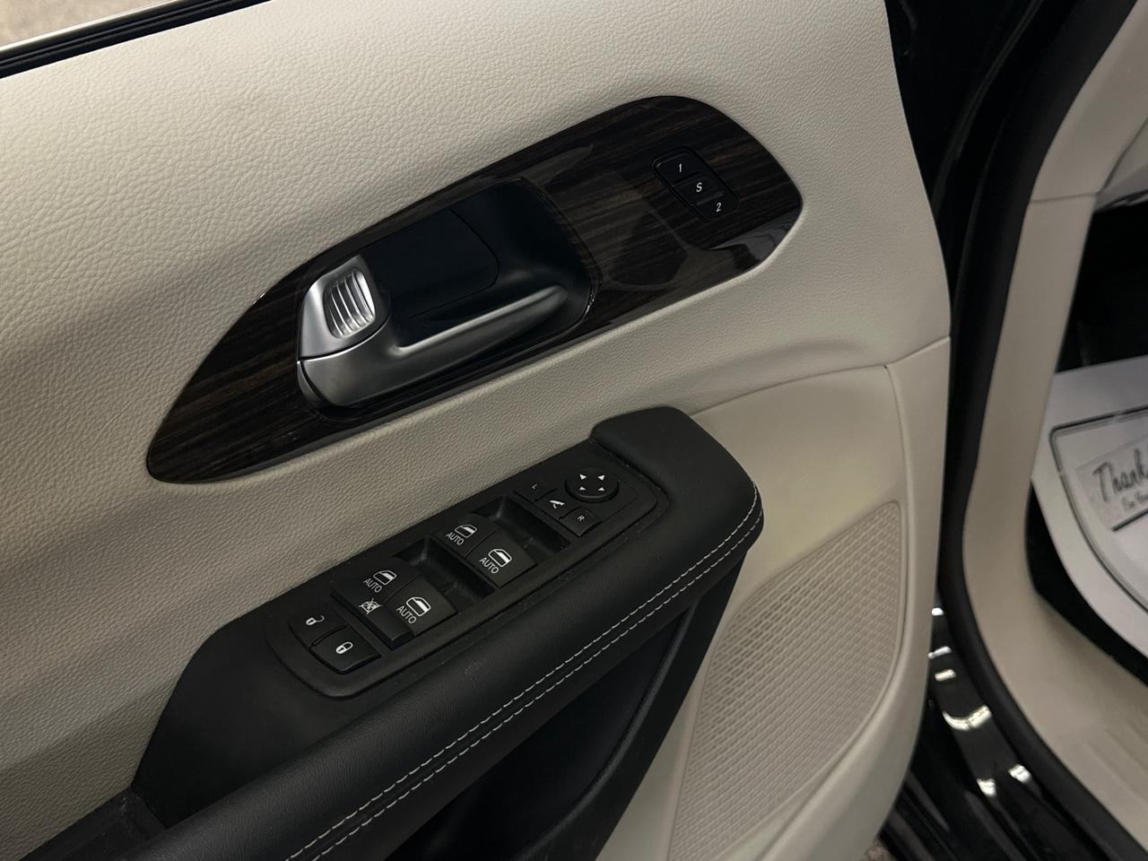 2024 Chrysler Pacifica Limited Front-Wheel Drive Passenger Van Photo